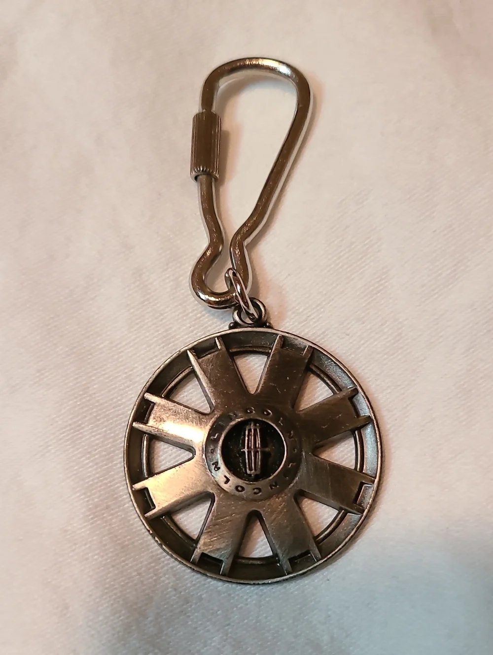 Lincoln Car Wheel Keychain